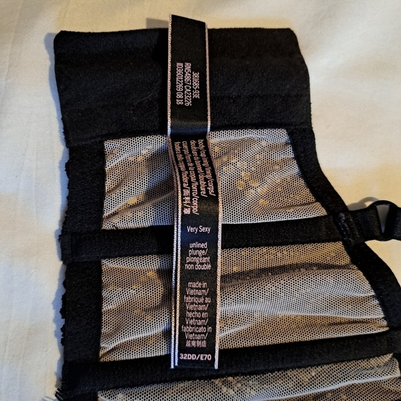Victoria's Secret Very Sexy unlined plunge bra size 32DD - Picture 5 of 7